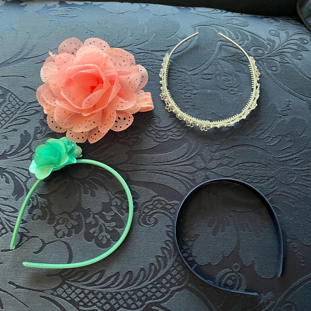 Cute Headbands With Flowers And Nice Colors! Great For Fun Events!